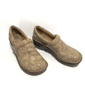 B.O.C. Clogs Size 6.5 Color Brown/Tan